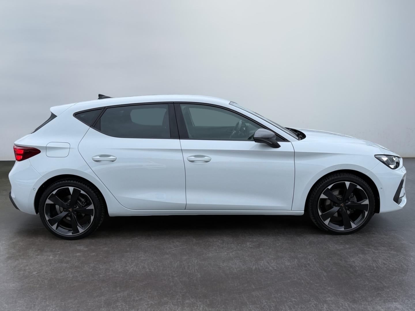 Cupra Leon 1.5 eTSI DSG *Matrix*ACC*Kessy*CAM*SHZ*Navi