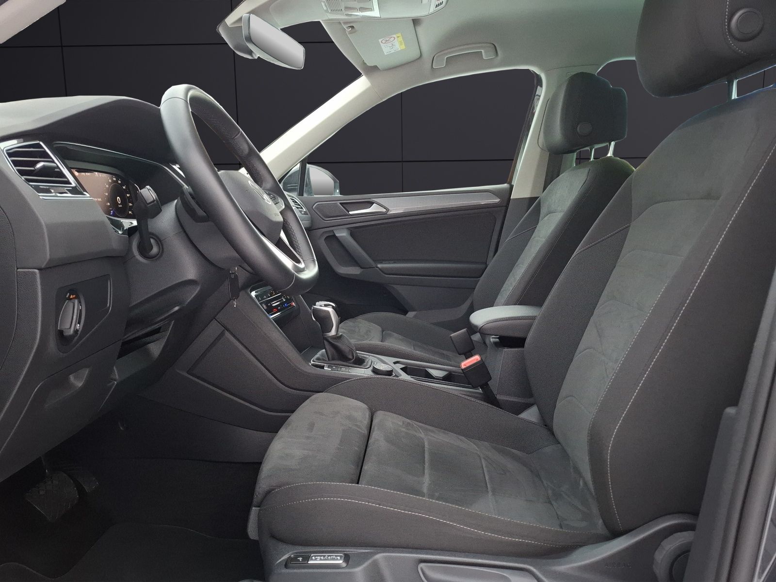 Fahrzeugabbildung Volkswagen Tiguan TDI Life DSG 4M Standhzg Matrix Navi AID