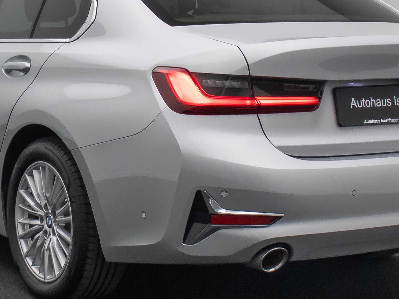 Fahrzeugabbildung BMW 330e Luxury Line 360°Laser HUD DAB H/K Komfort