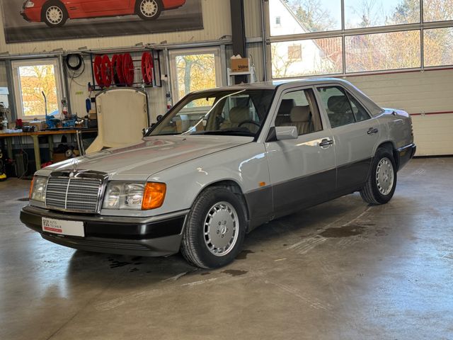 Mercedes-Benz 300d Turbo, Liasgrau/beige,Klima,kein Winterbetr