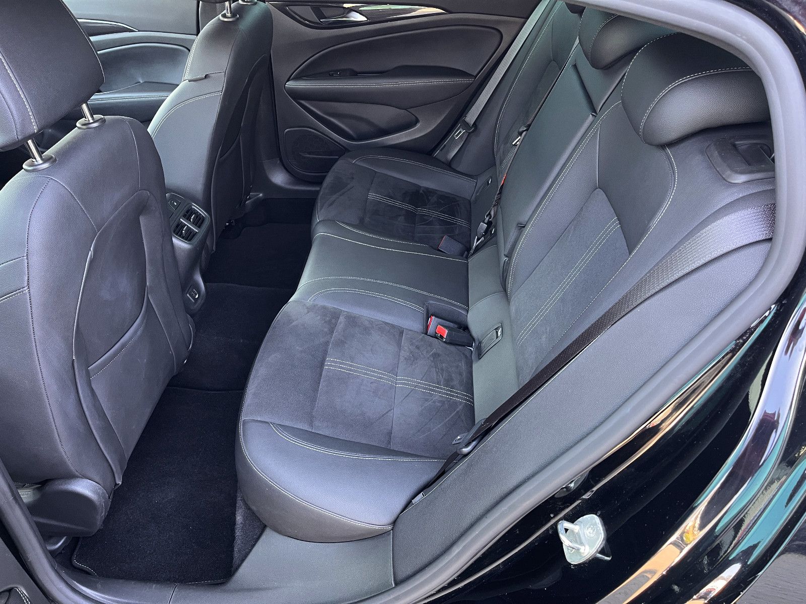Fahrzeugabbildung Opel Insignia B Grand Sport Ultimate 2.0 Turbo Autom.
