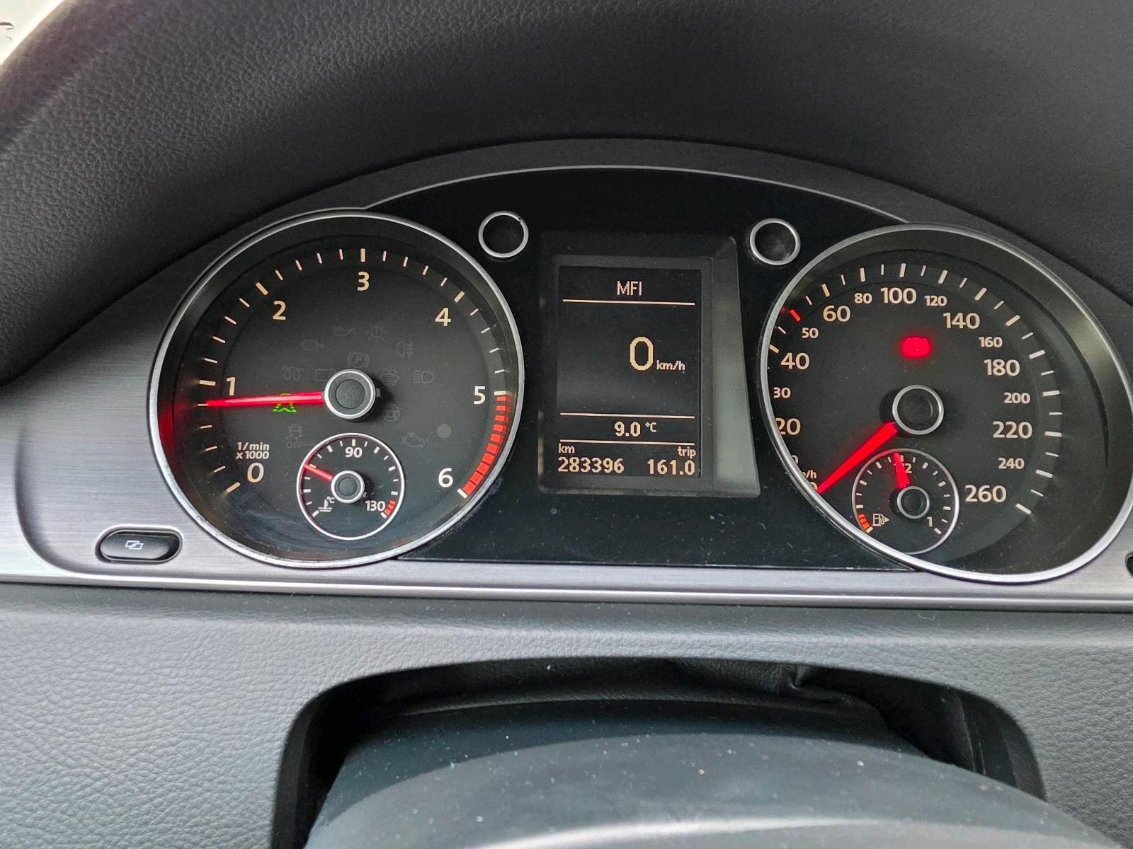 Volkswagen Passat 2011 — photo 8