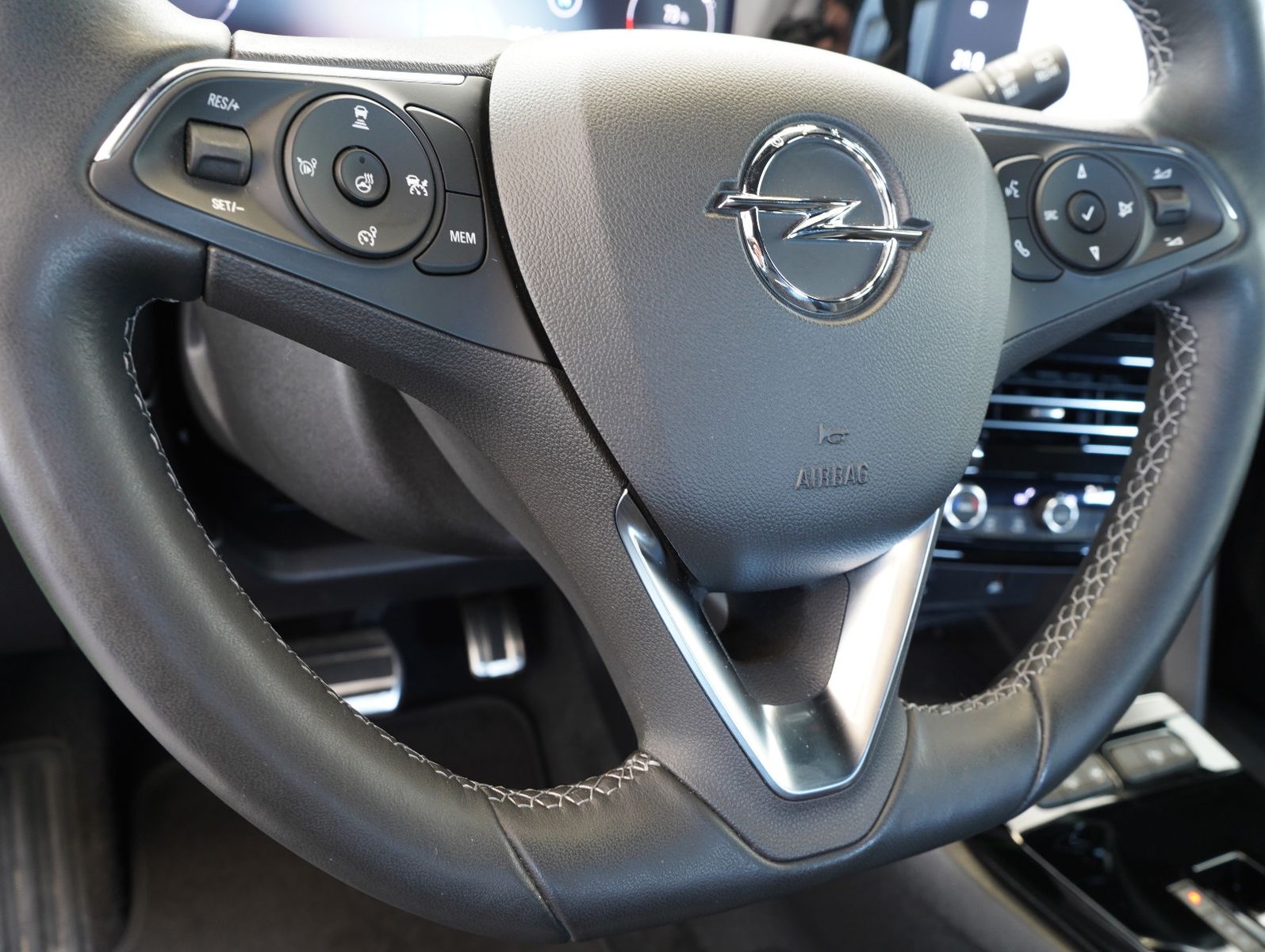 Fahrzeugabbildung Opel Mokka-e Ultimate 50KWH/11KW/WÄRMEPUMPE/SOH