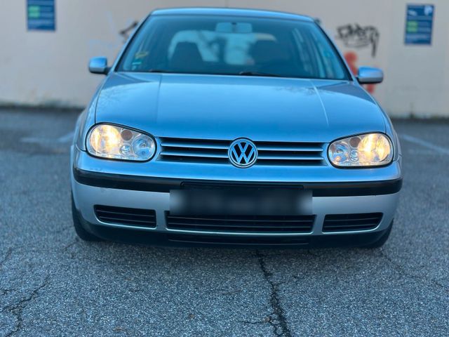 Volkswagen Golf 1,6 Automatik Klima 5-türer Tüv/AU neu