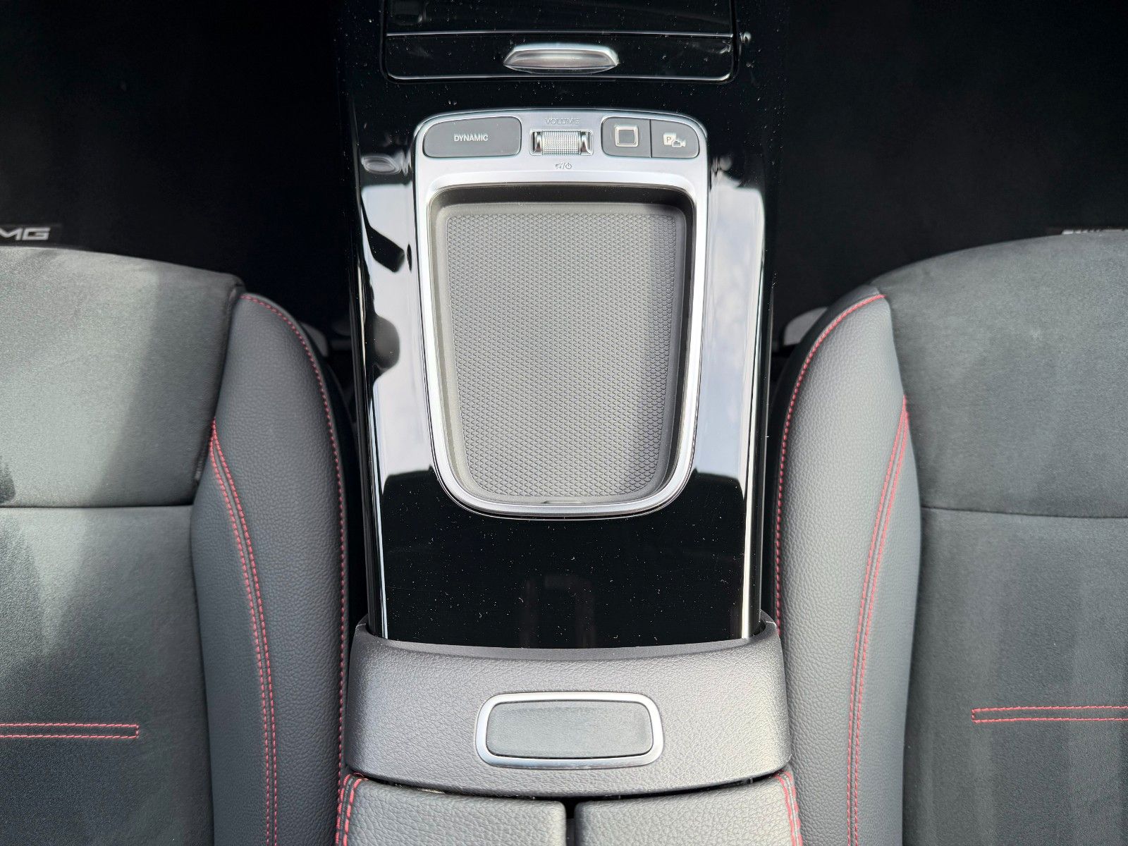 Fahrzeugabbildung Mercedes-Benz A 220 d AMG BURM+AHK+360°+MBEAM+TOTW+DISTR