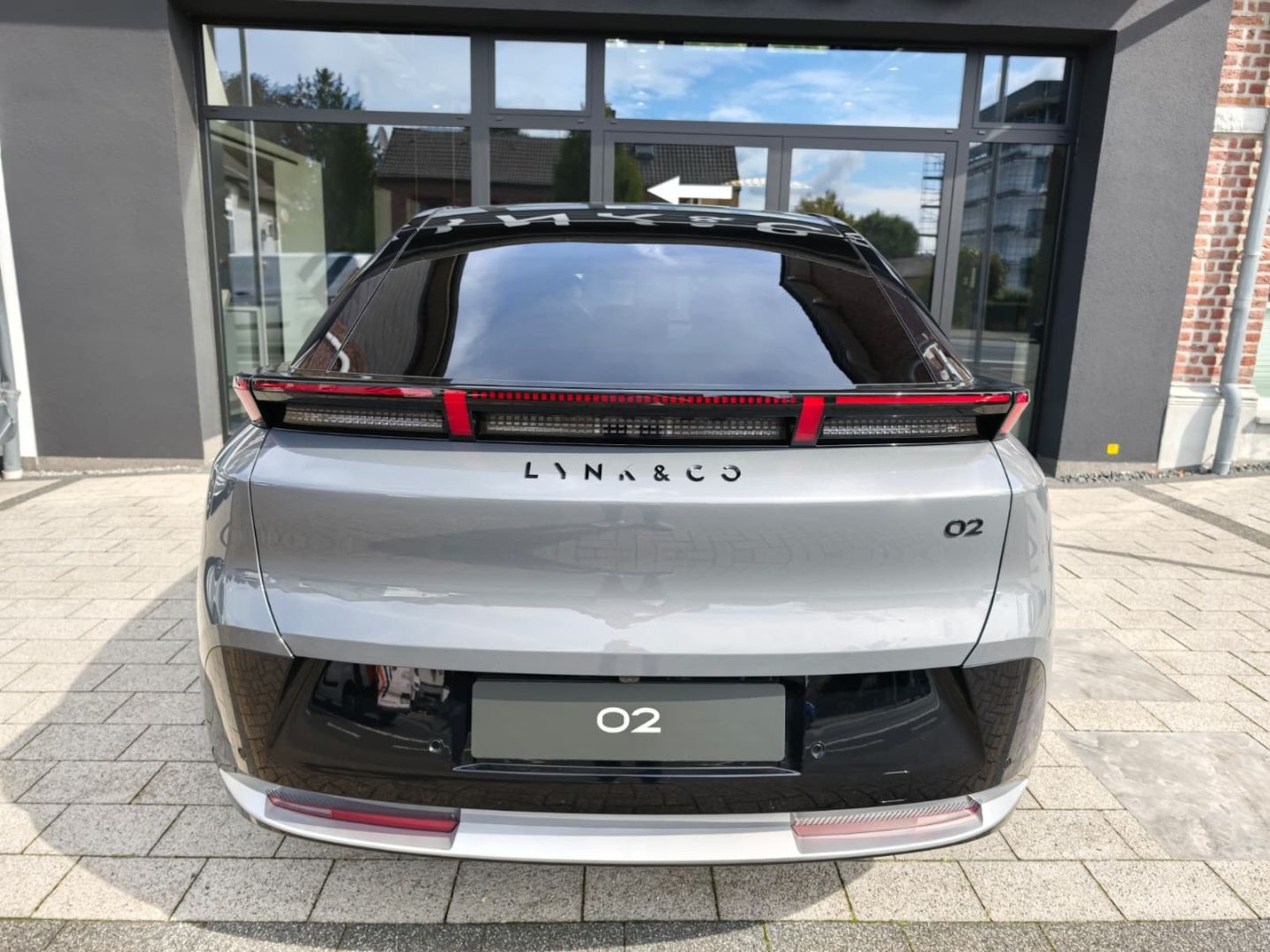 Lynk & Co 02
