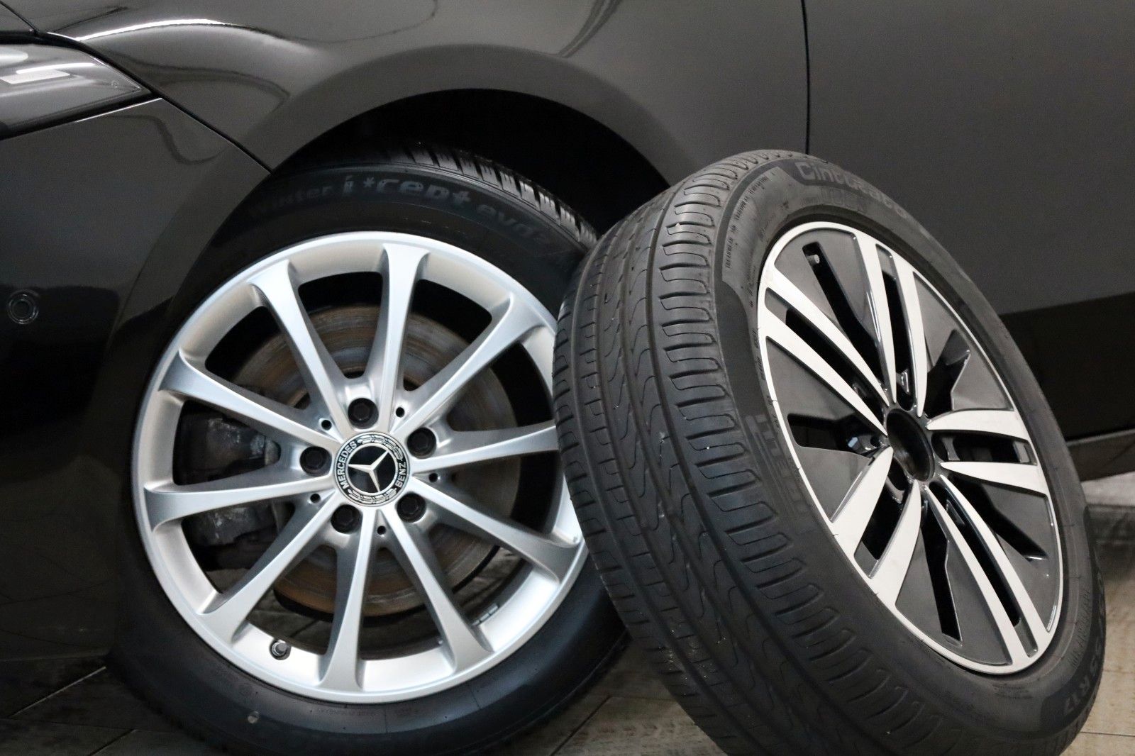 Fahrzeugabbildung Mercedes-Benz A 220d Lim. Progressive T.Leder,Navi,LED,SH,Park