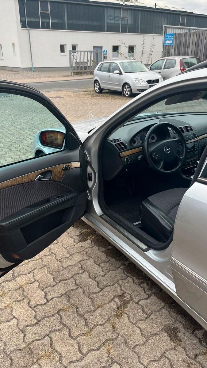 Mercedes-Benz E220 2005 — photo 5