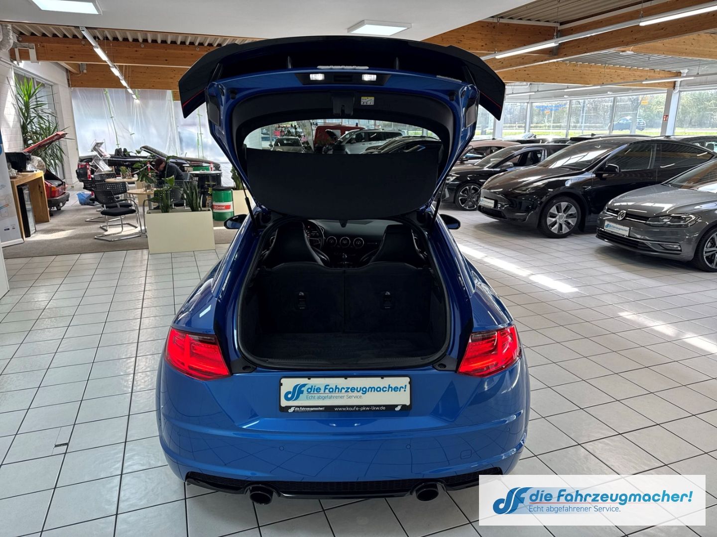 Fahrzeugabbildung Audi TT Coupe 2.0 TFSI quattro S line Sportpaket Lede