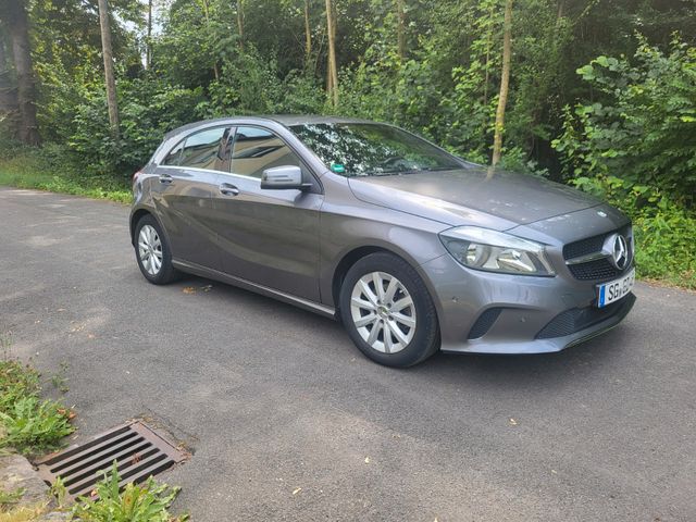 MERCEDES-BENZ A 180 -