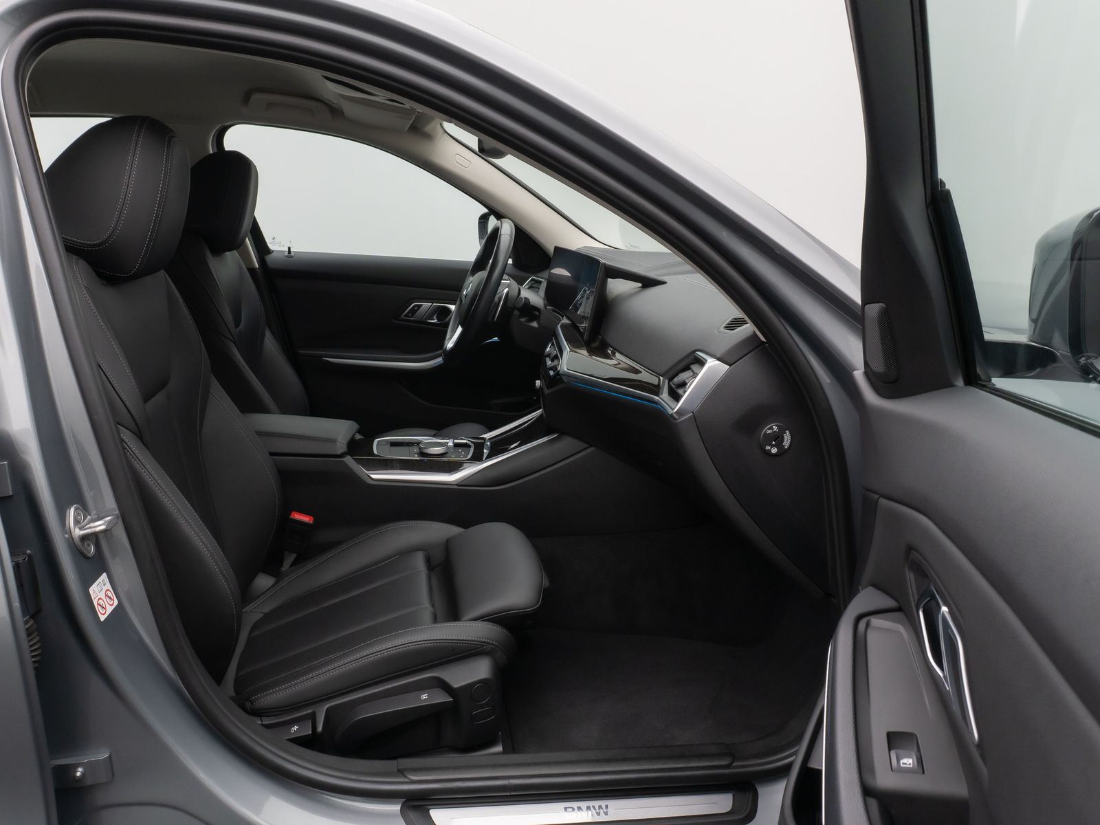 Fahrzeugabbildung BMW 320e Kamera DAB HiFi Sport Leder WidscreenDispl