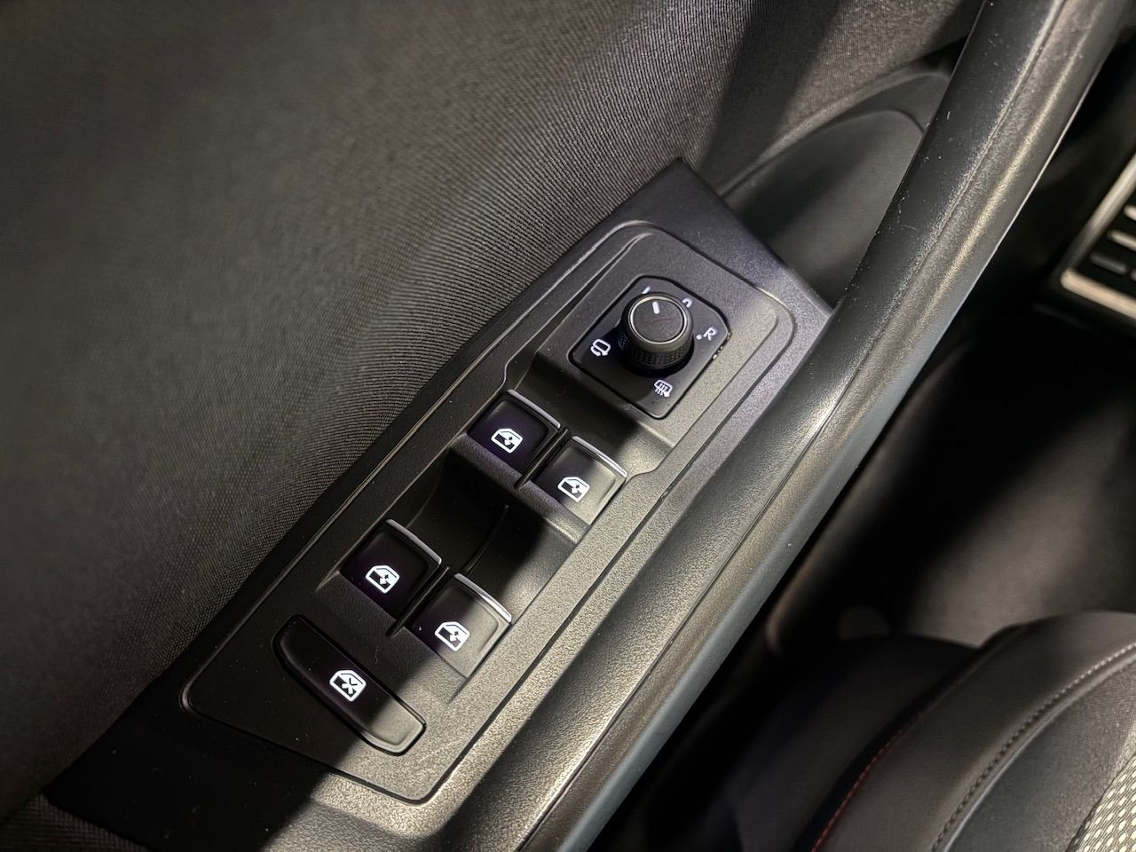 T-Roc Sport 1.5 TSI DSG AHK NAVI ACC RFK SHZ