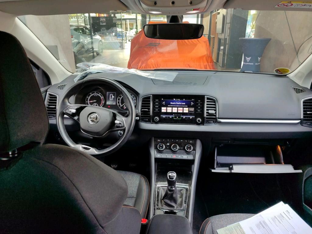 Fahrzeugabbildung SKODA Karoq Clever-LED-4xSHZ-KESSY-TEMP-SMART LINK-PDC
