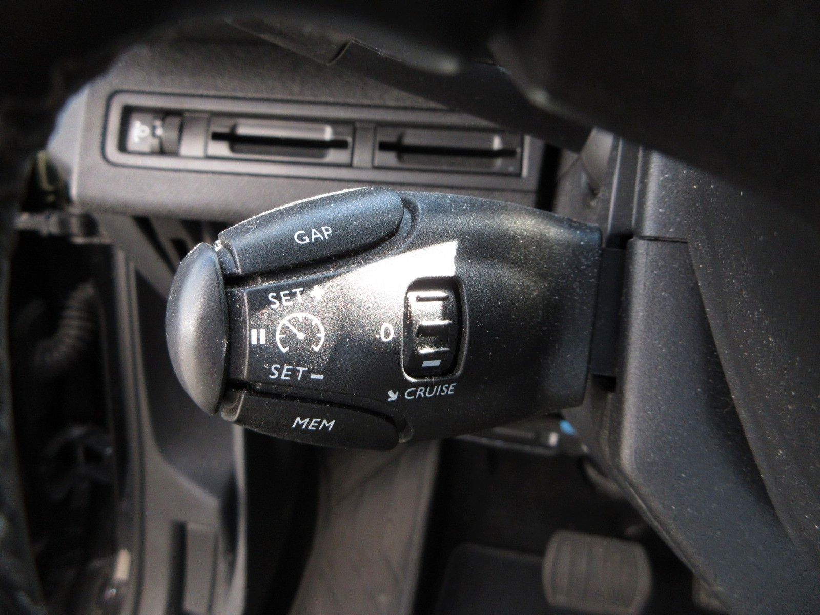 Fahrzeugabbildung Peugeot 5008 Allure 1.5D  NAVI/LEDER/PDC/R´CAM/AHK
