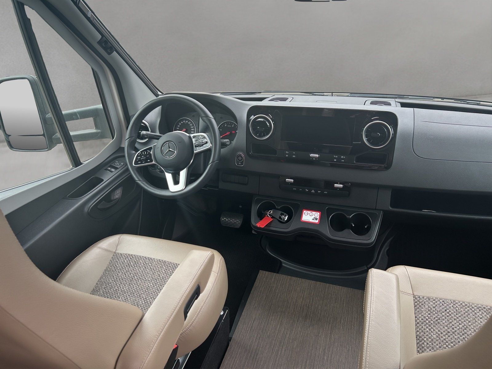 Fahrzeugabbildung Carthago C-Tourer T 143 LE Sprinter 417 CDI DISTRO LED TV