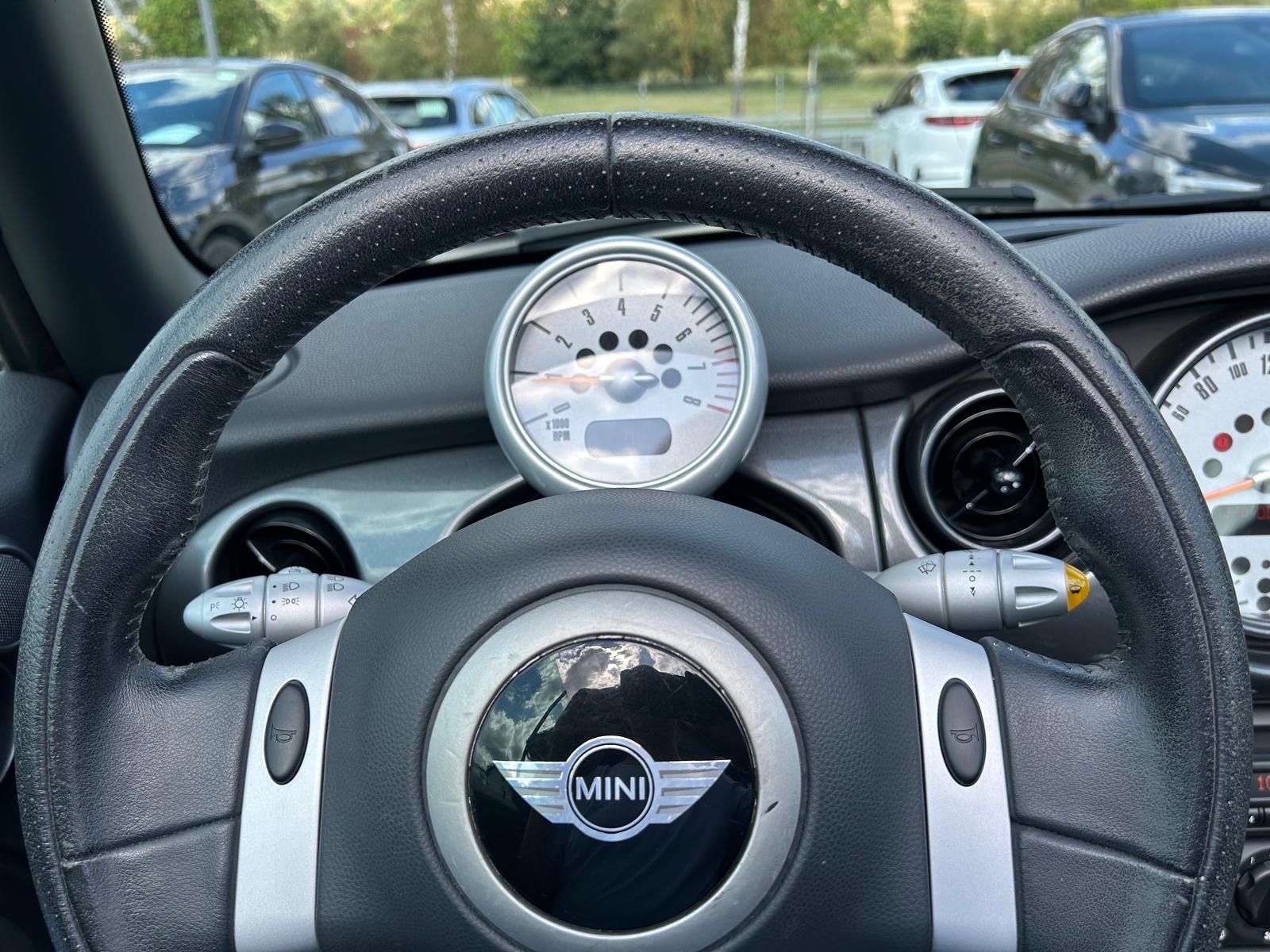 Fahrzeugabbildung MINI ONE Cabrio°Tüv 7-28°