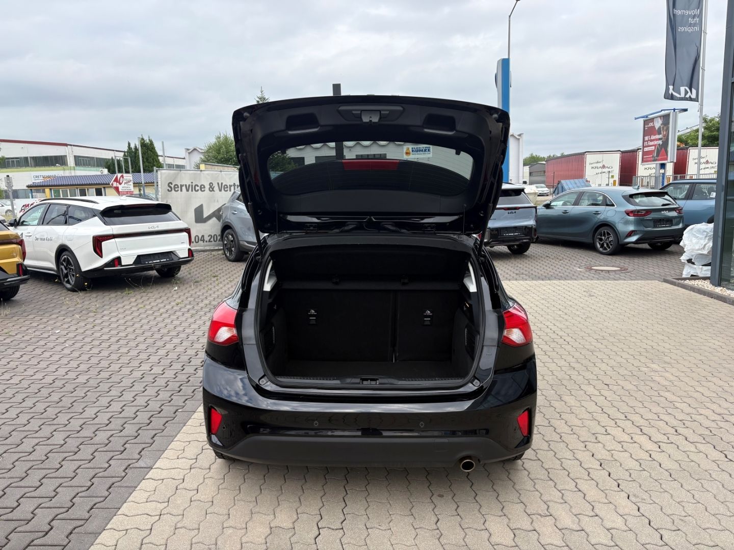Fahrzeugabbildung Ford Focus Titanium Kamera Schiebedach LED SHZ PDC