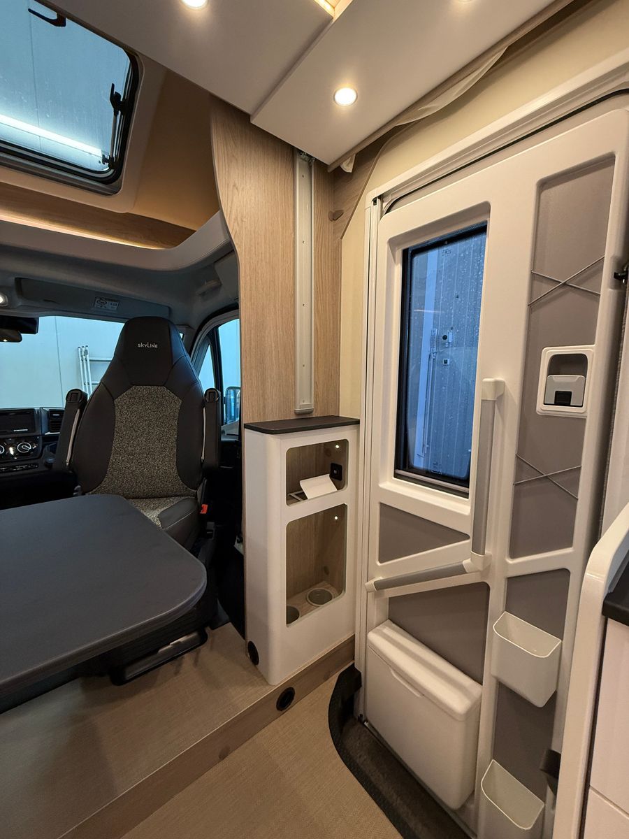Fahrzeugabbildung Bürstner Lyseo Time Skyline 690G - Sie sparen 12.899€