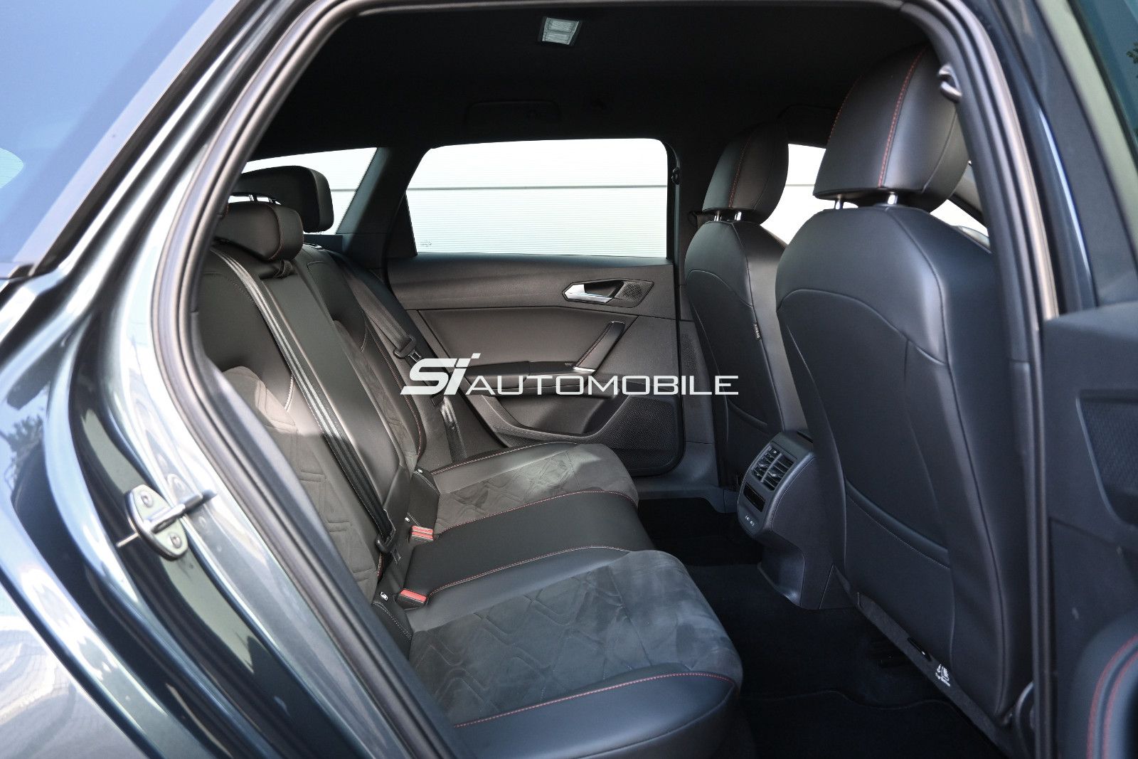 Fahrzeugabbildung SEAT Leon 2.0 TDI FR DSG Sportstourer °AHK°STANDHEIZ°
