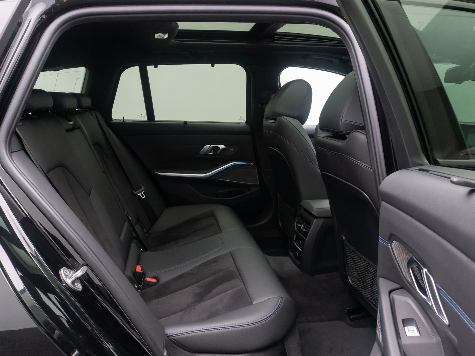 Fahrzeugabbildung BMW M340d xD H/K Kamera DAB HUD Panorama AHK 19Zoll