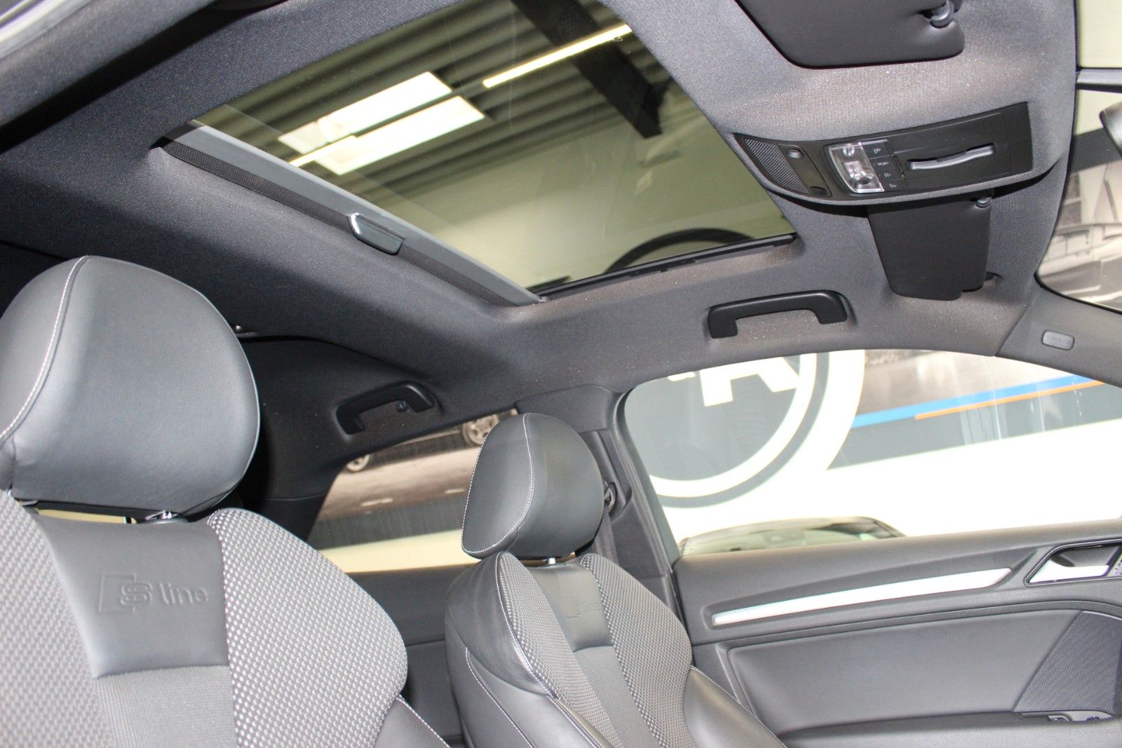Fahrzeugabbildung Audi A3 1.8 TFSI S Line Sportpaket Quattro 18"Rotor