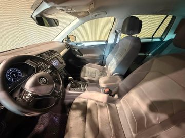 Volkswagen Tiguan - 11