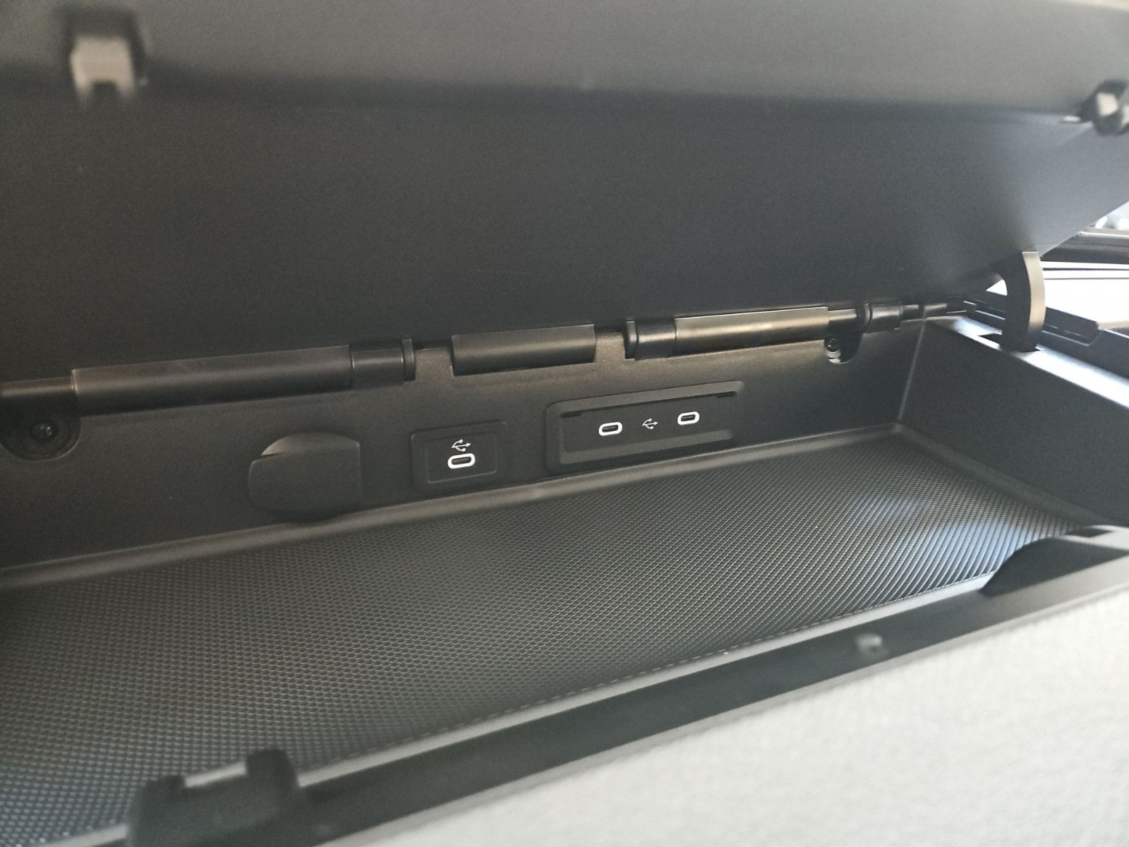 Fahrzeugabbildung Mercedes-Benz Sprinter 319 Kasten SELECT L3H2 LED SHZ RFK AHK