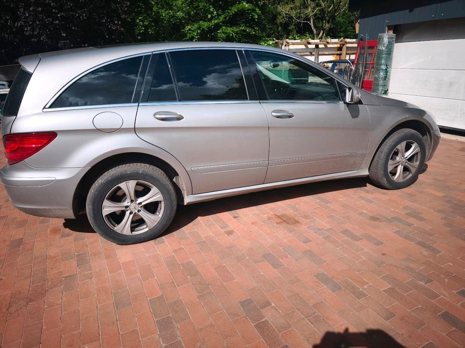 Mercedes-Benz R 320