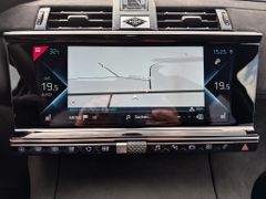 Fahrzeugabbildung DS Automobiles DS 7 1.6 E-Tense 225 EAT8 Performance Line +