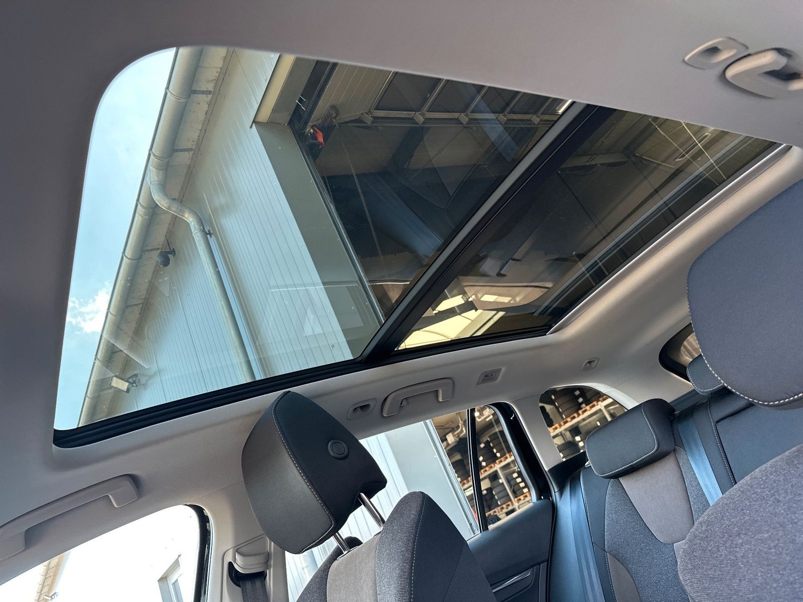 Fahrzeugabbildung SKODA Octavia Combi 2.0 TDI DSG 4x4 Scout NAV+LED+AHK