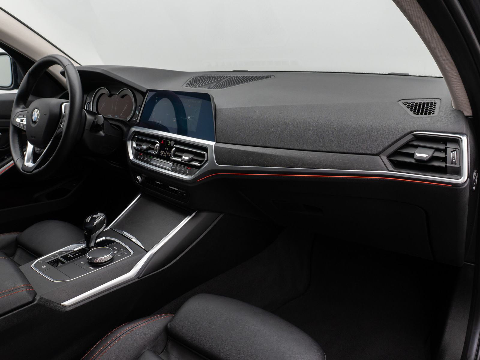 Fahrzeugabbildung BMW 320i Sport Line PDC Stop&go Standhzng Leder 18"