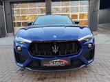 Maserati Levante Trofeo Q4 3.8 V8 Alcantara ACC Sitzheiz. - Maserati Levante: Trofeo