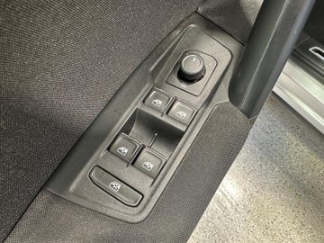 Volkswagen Tiguan - 11