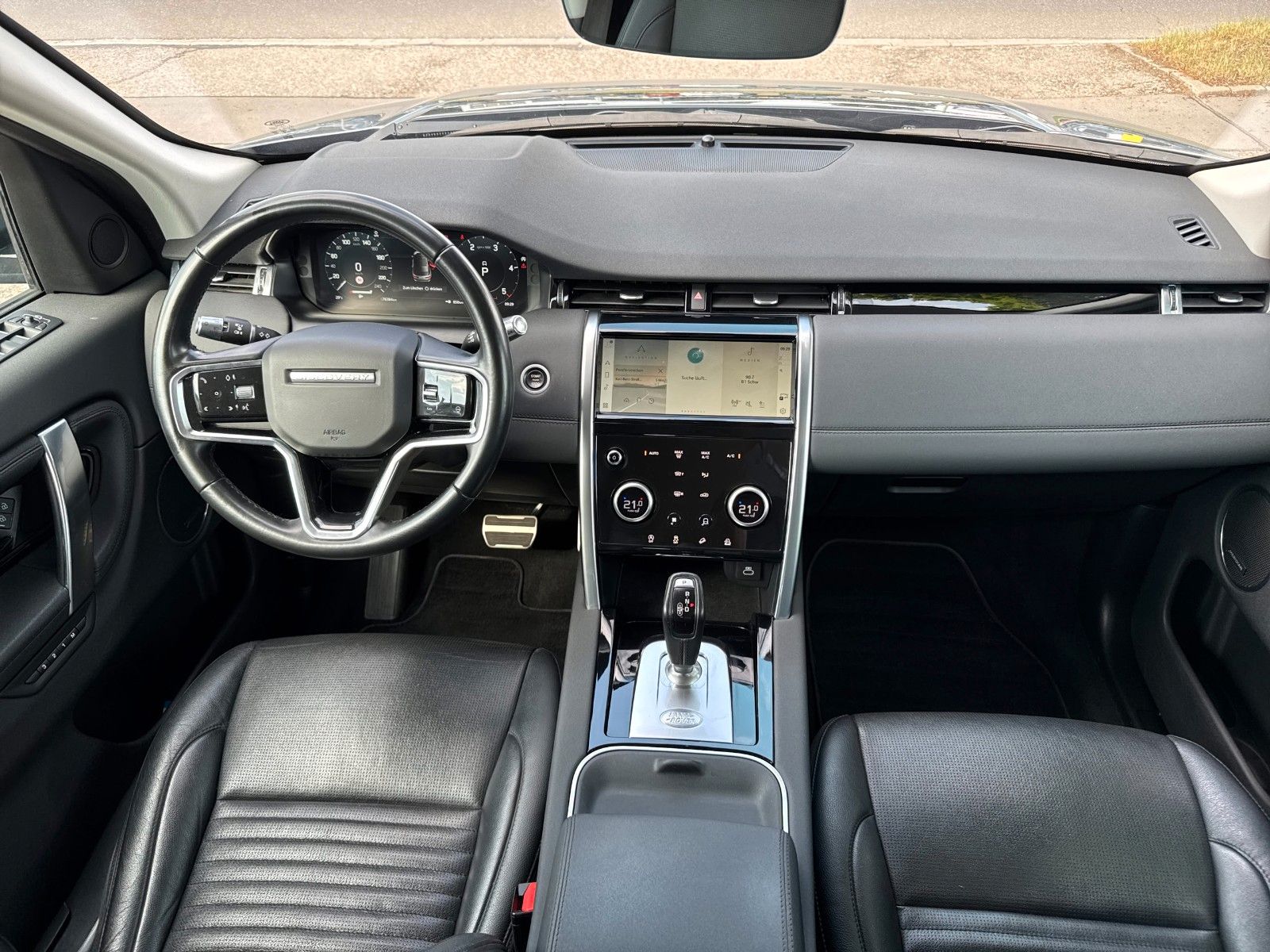 Fahrzeugabbildung Land Rover Discovery Sport SE AWD, SCHEINWERFER LED, KAMERA