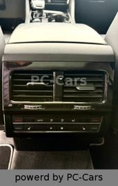 Volkswagen Touareg - 12