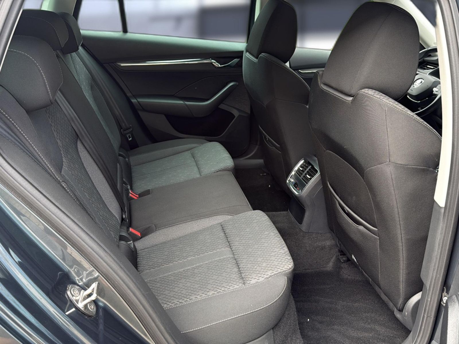 Fahrzeugabbildung SKODA Octavia Combi First Edition