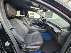 Fahrzeugabbildung Rafale 300 E-Tech Plug-in Hybrid 4x4 Esprit Alpi