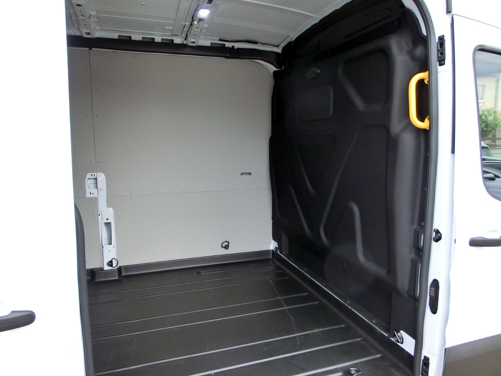 Fahrzeugabbildung Ford Transit Kasten 350 L3H2 Trend