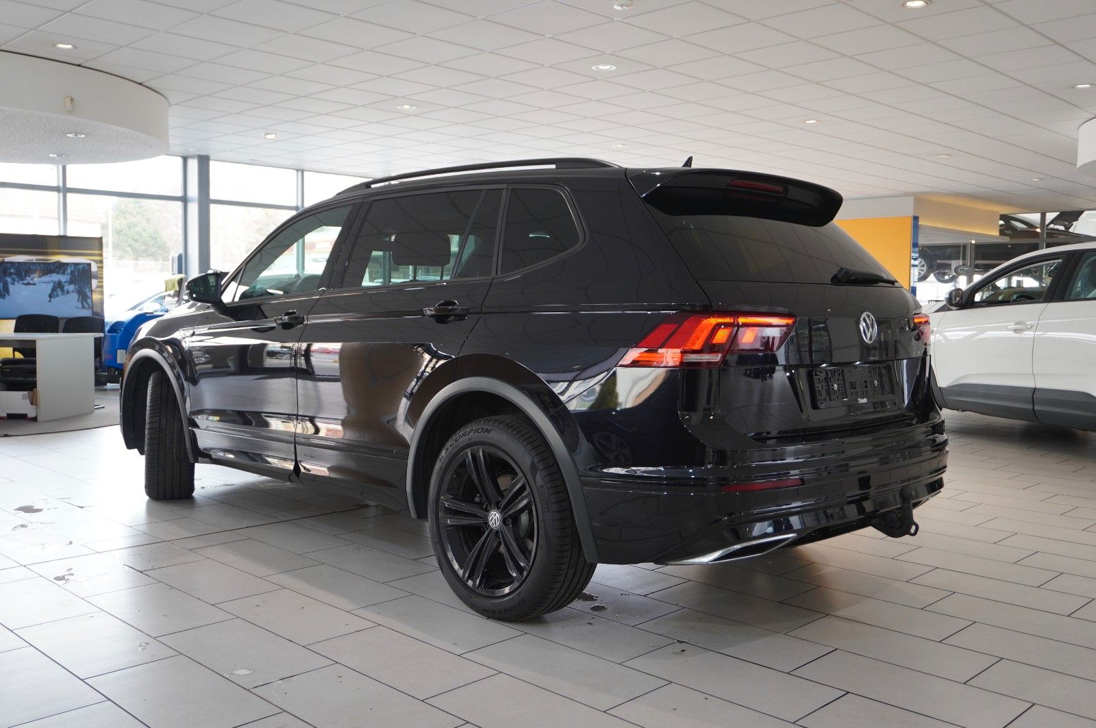 Fahrzeugabbildung Volkswagen Tiguan Allspace 2.0D R-LINE 4M NAVI/SH/SPORT/AHK