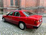 Mercedes-Benz E 260 - Traum in rot mit 6 Zyl. und H-Kennz. - Mercedes-Benz E 260 Gebrauchtwagen