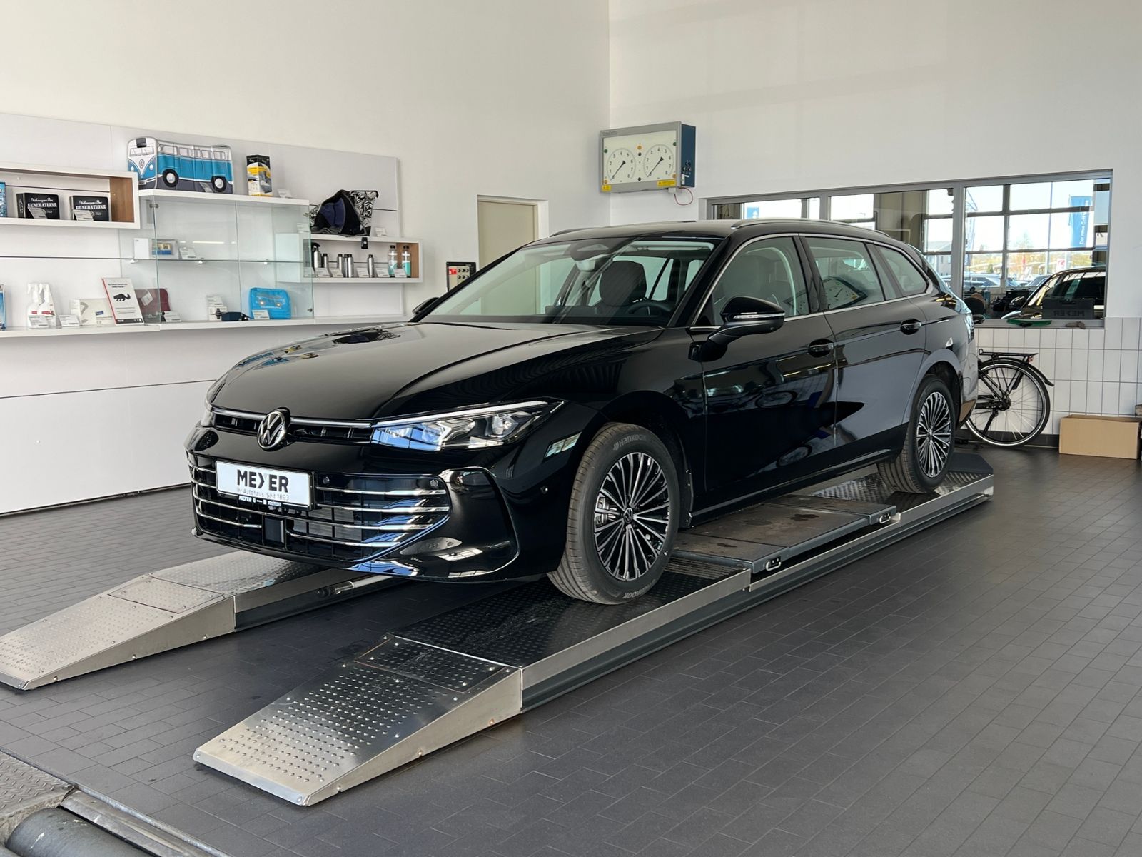 Fahrzeugabbildung Volkswagen Passat Variant Elegance 1.5 eTSI DSG *IQ.Light,