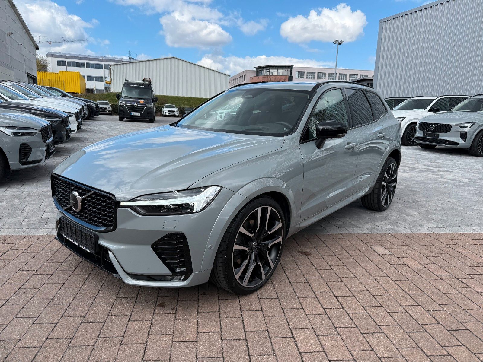 Volvo XC60 B4 AWD ULTIMATE DARK STANDHZG AHK 22 LEDER foto 3
