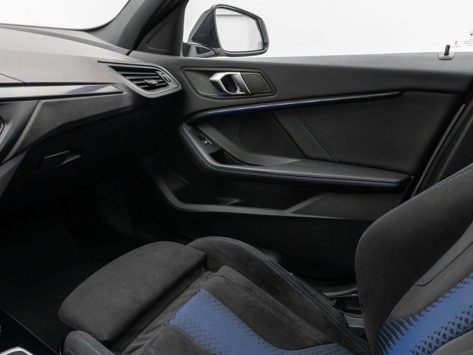 Fahrzeugabbildung BMW 120i M Sport Kamera DAB Lenkrhzg DrivAssis Alarm