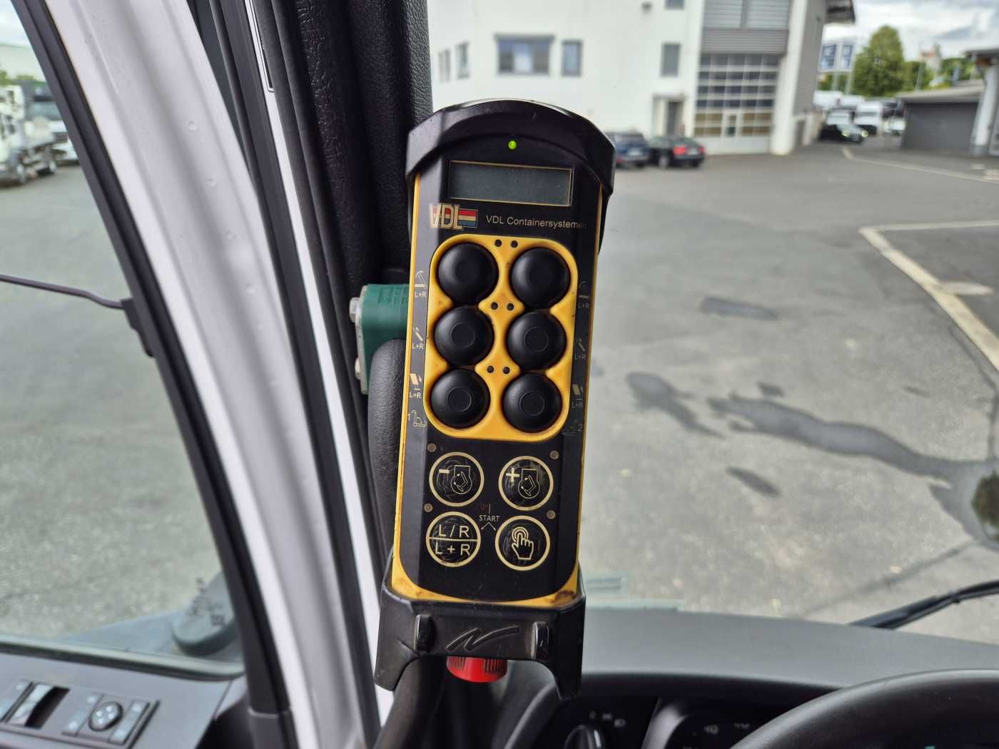 Fahrzeugabbildung Mercedes-Benz Arocs 2643 L 6x2/4 VDL AHK Funk Vorlaufachse
