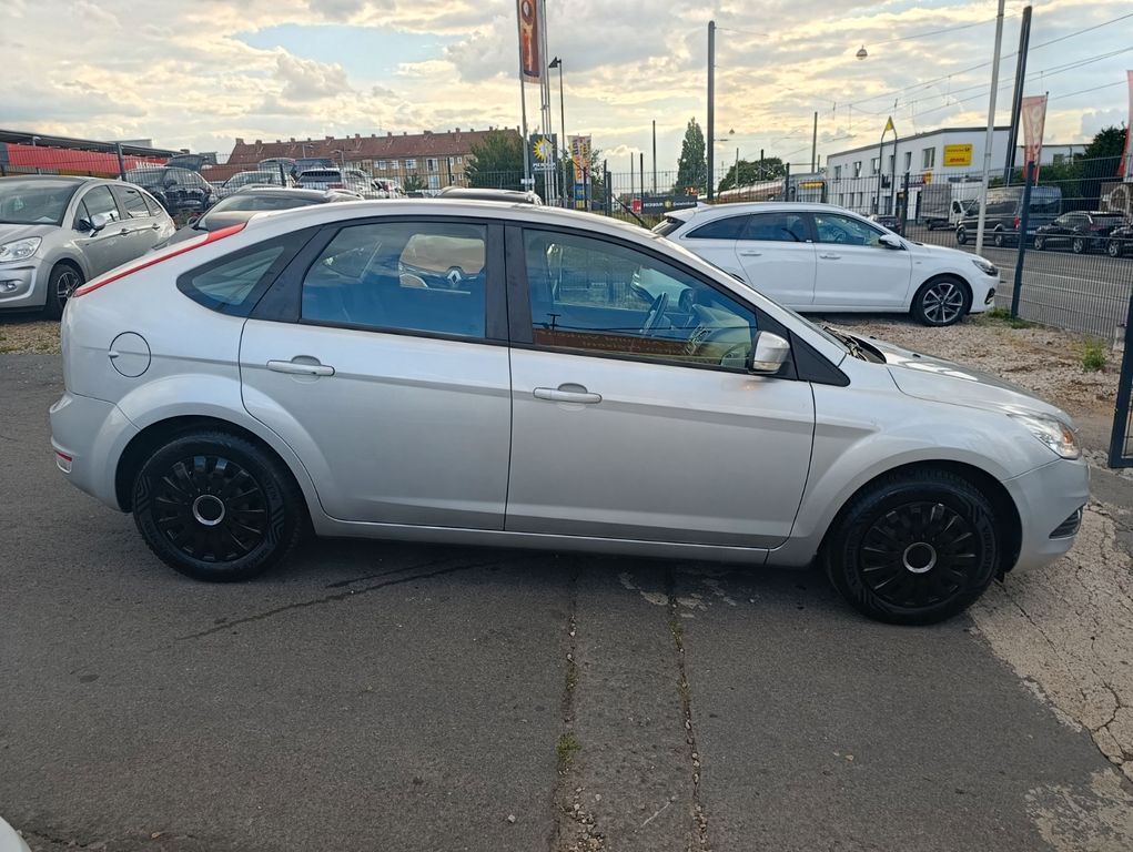 Ford Focus Lim. Style*SITZ-H*TEMPOMAT*KLIMA-A*TÜV NEU