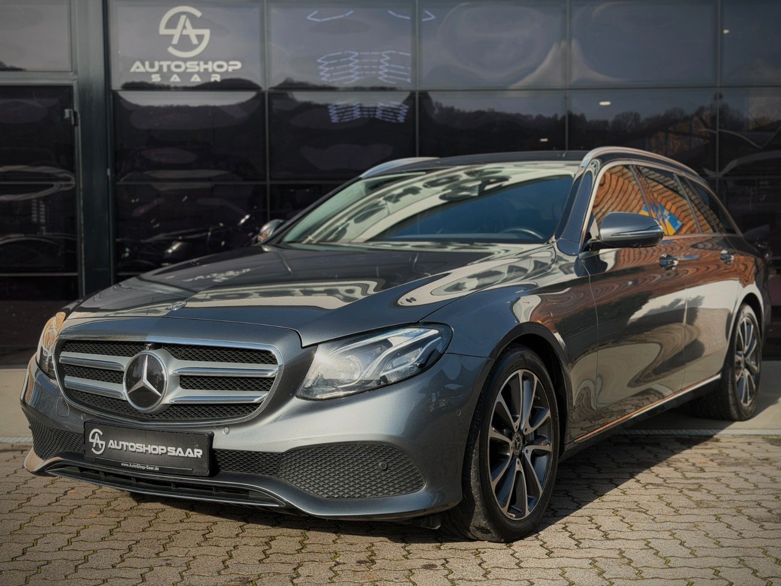 MERCEDES-BENZ E 400 T 4Matic 7-Sitzer/360°/SHZ/LED