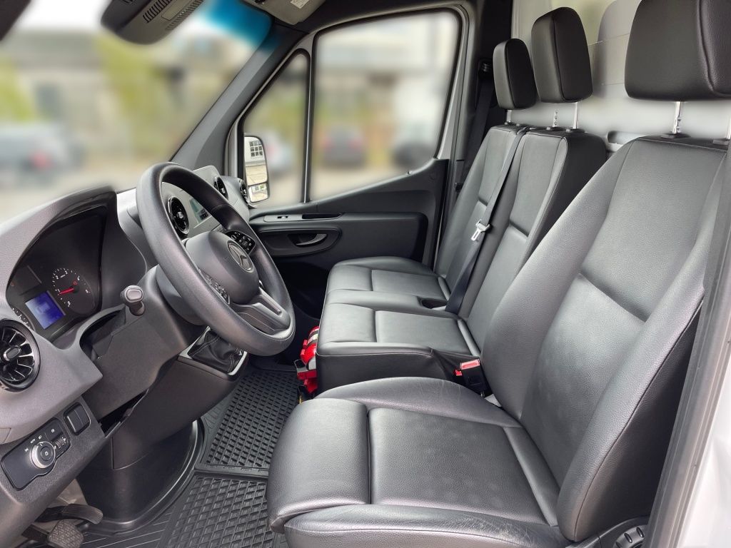 Fahrzeugabbildung Mercedes-Benz Sprinter 215 CDI Pritsche Kompakt AHK, Klima