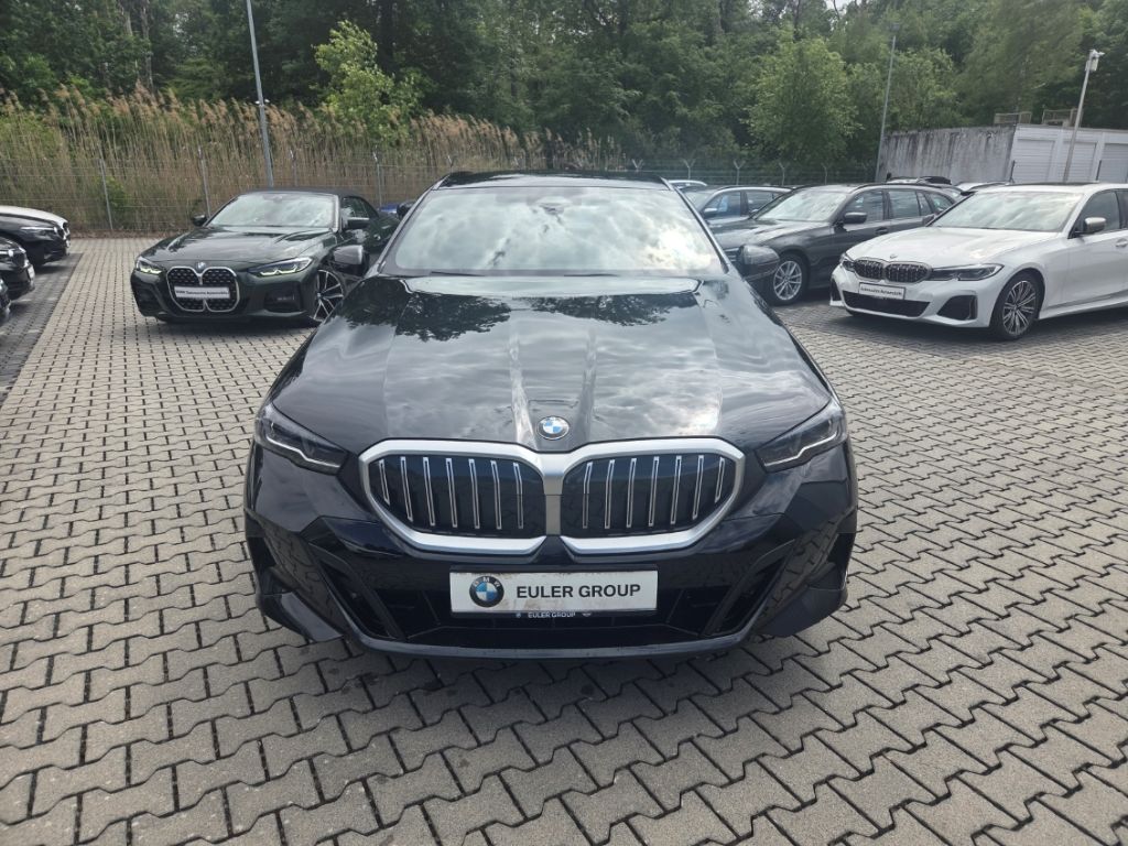 BMW 520 iA Tour M-Sport AHK 20''SRneu St.-Hzg. DA P foto 2