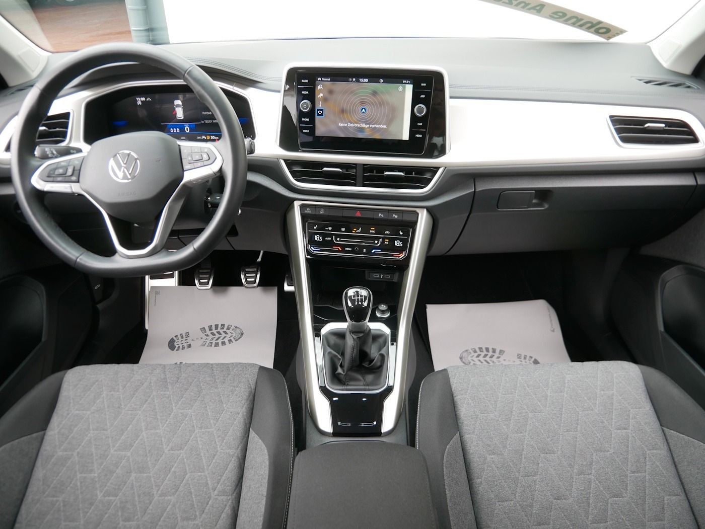 Fahrzeugabbildung Volkswagen T-Roc 1.5 TSI Move NEU40T Standheiz ACC SHZ+LHZ