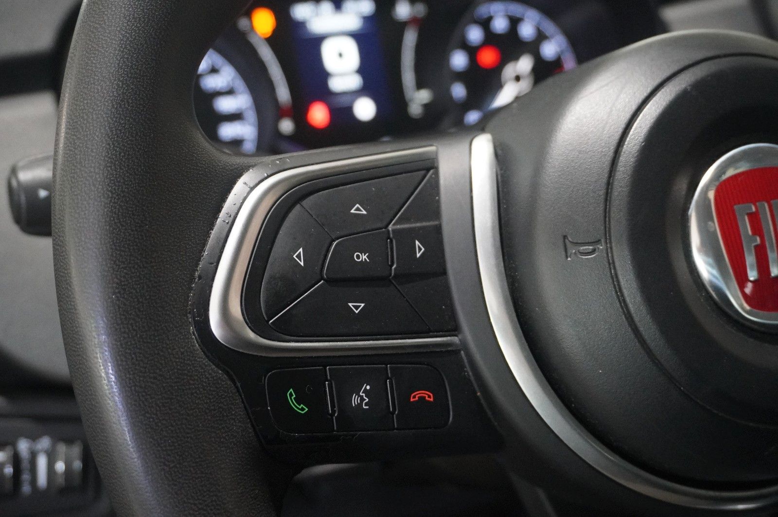 Fahrzeugabbildung Fiat 500X 1.3T CROSS DCT NAVI/LED/PDC/SPORT/TEMP/DAB+